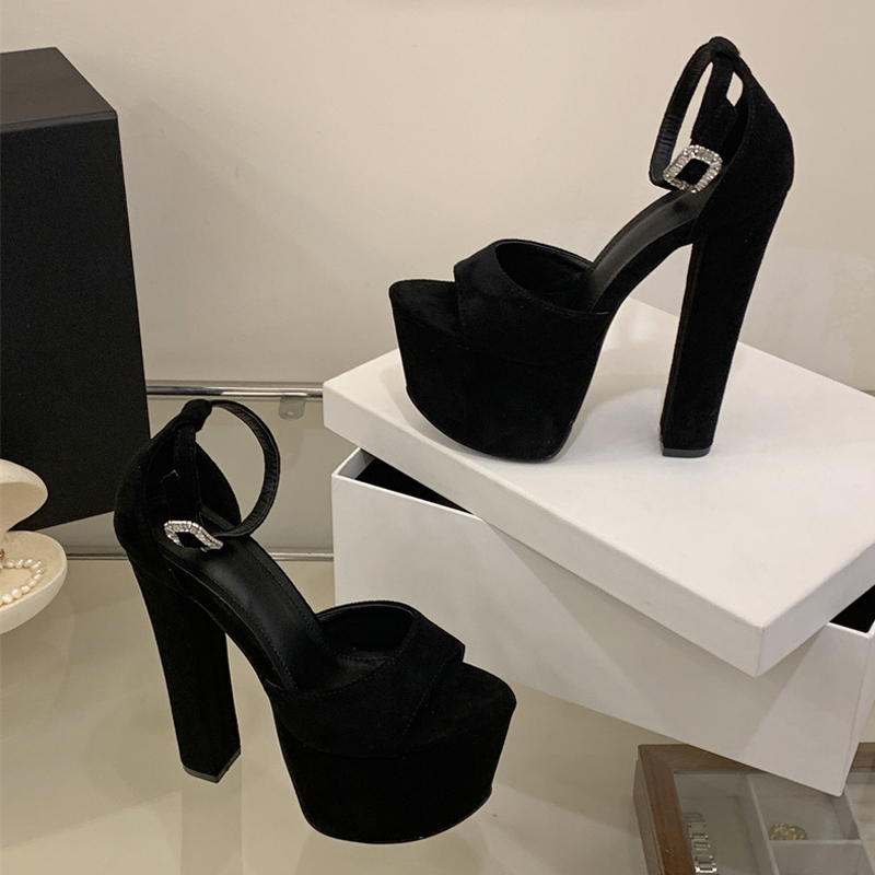 Liyke Model Gösterisi Seksi Ek - Thong Flat Sandal incelemesi ve fiyatı